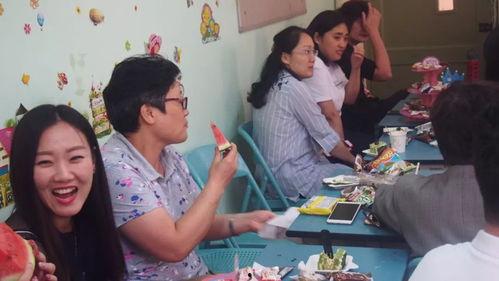 两个人吃瓜的娱乐